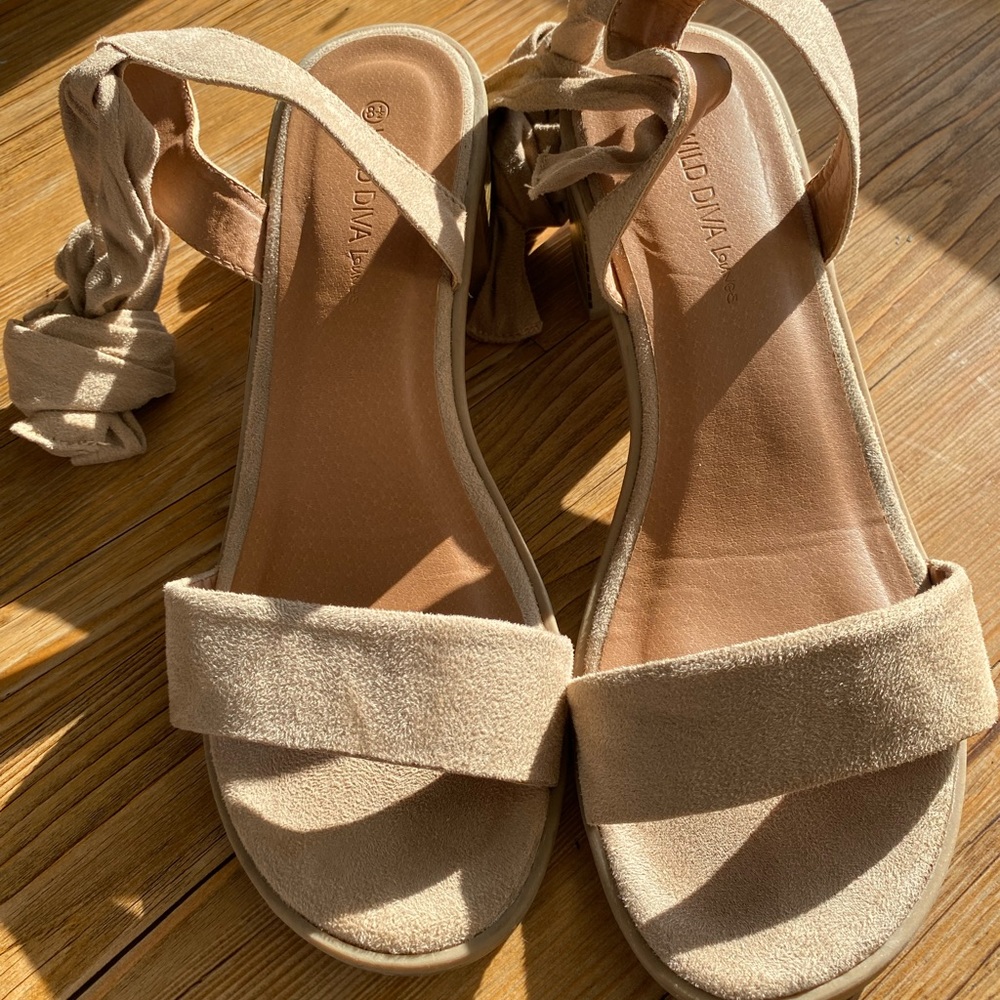❌SOLD ❌Tan sandals.
